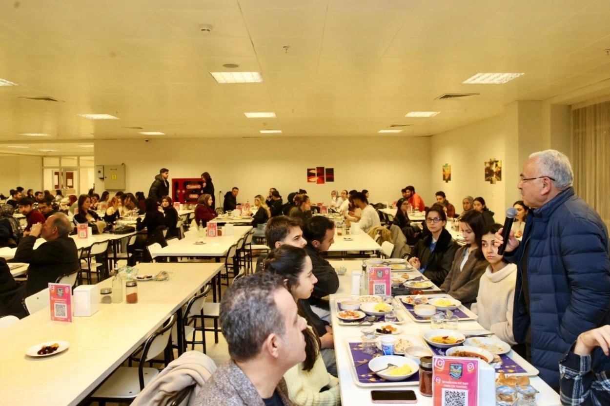 Ordu&rsquo;da Başkan G&uuml;ler&rsquo;den &ouml;ğrencilere ramazan iftarı