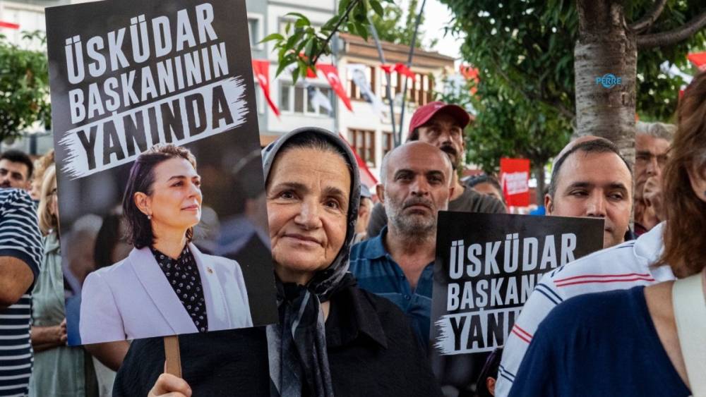 Tutuklanan &Uuml;sk&uuml;dar Belediye Başkanı Sinem Dedetaş g&ouml;revden uzaklaştırıldı 