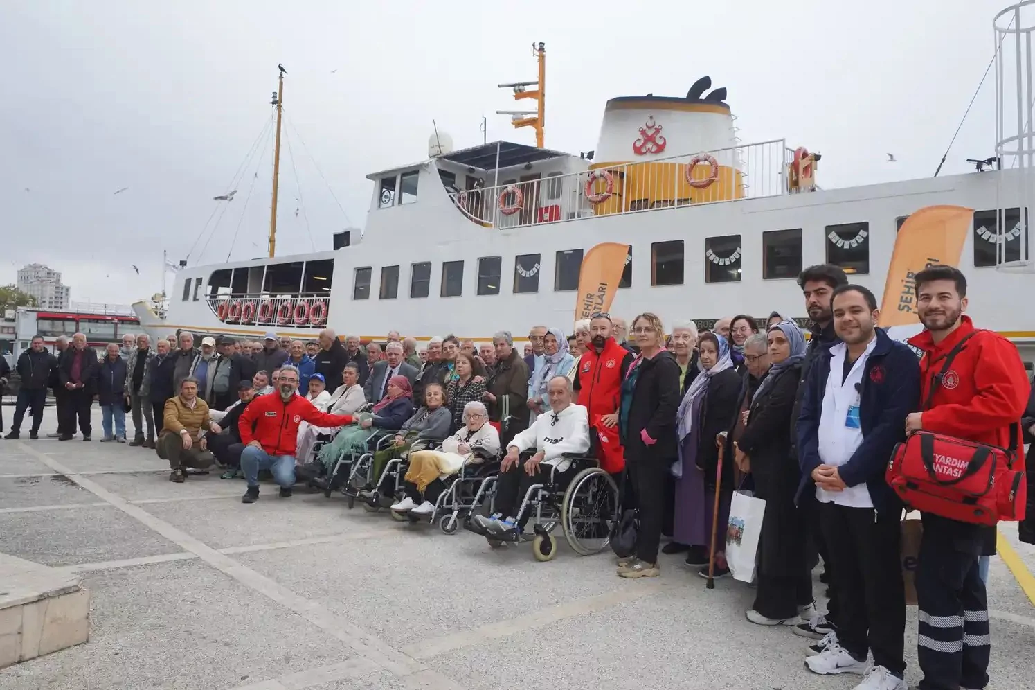 Dar&uuml;laceze sakinleri denizle buluştu
