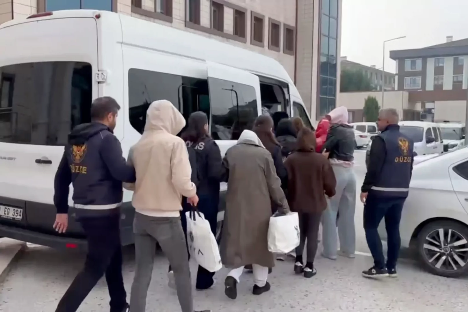 D&uuml;zce&rsquo;de masaj salonlarına y&ouml;nelik fuhuş operasyonu: 5 tutuklama