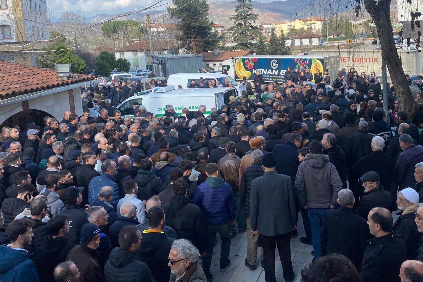 Antalya&rsquo;daki kazada hayatını kaybeden gen&ccedil;ler Bilecik'te toprağa verildi