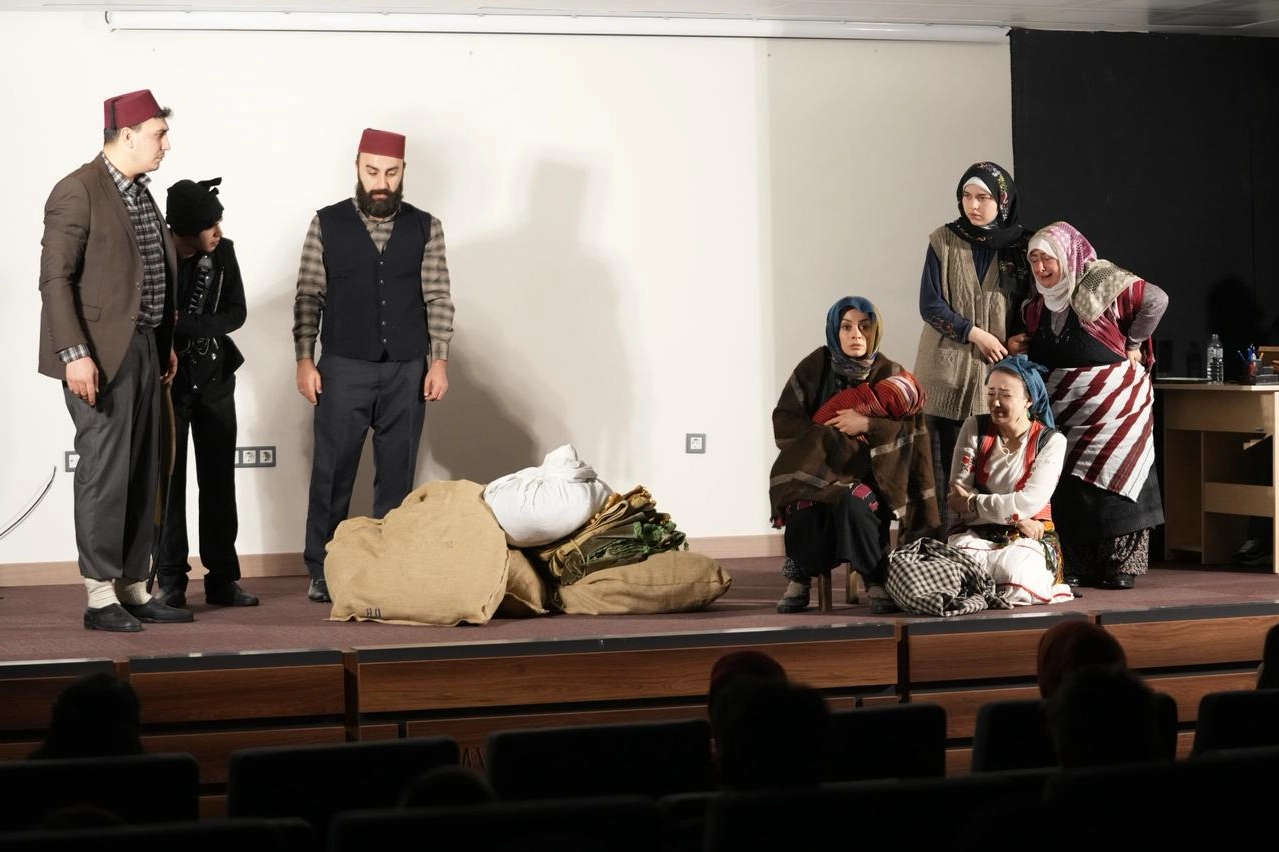 Trabzon&rsquo;un kayıp yılları il&ccedil;elerde sahneye taşınıyor