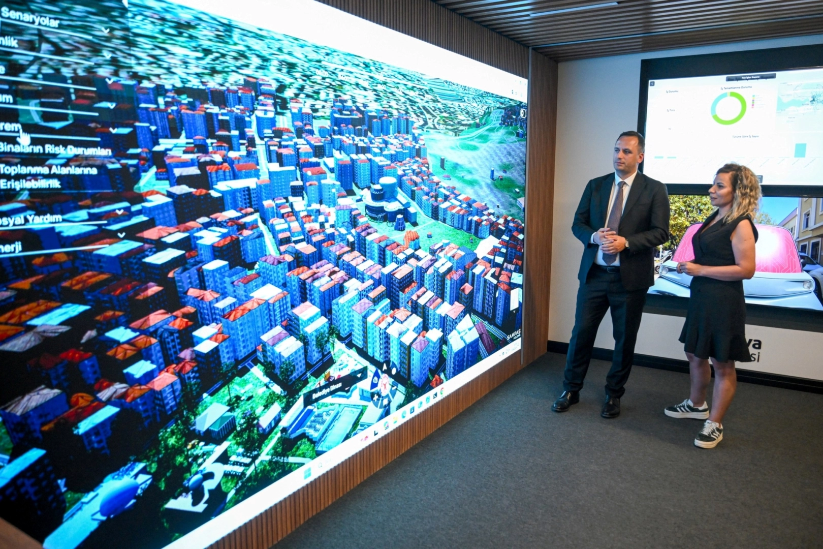 İzmir Bornova'da 2025 d&ouml;n&uuml;ş&uuml;m&uuml;