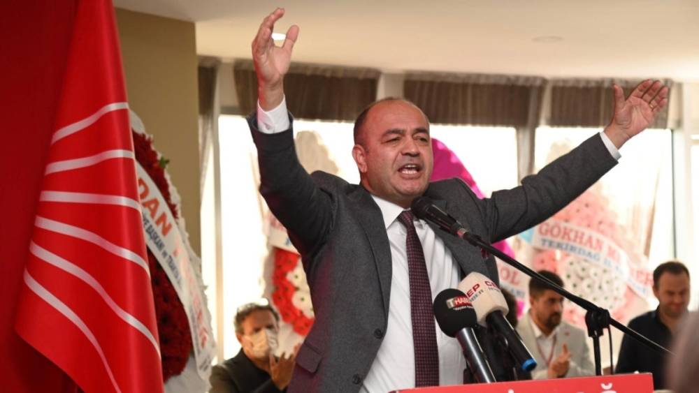 CHP'li &Ouml;zg&uuml;r Karabat: &lsquo;Bor&ccedil;la şişirilen ekonomi, 70 milyar dolarlık faizle fakirleştiriyor&rsquo; 