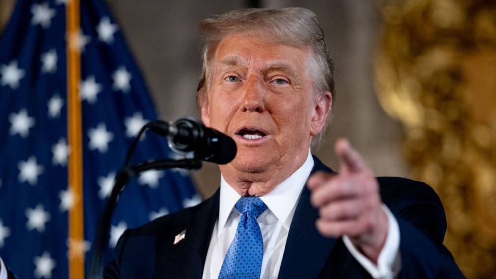 Trump: &lsquo;İranlı protestoculara ve K&uuml;rtlere silah g&ouml;nderdik&rsquo; 