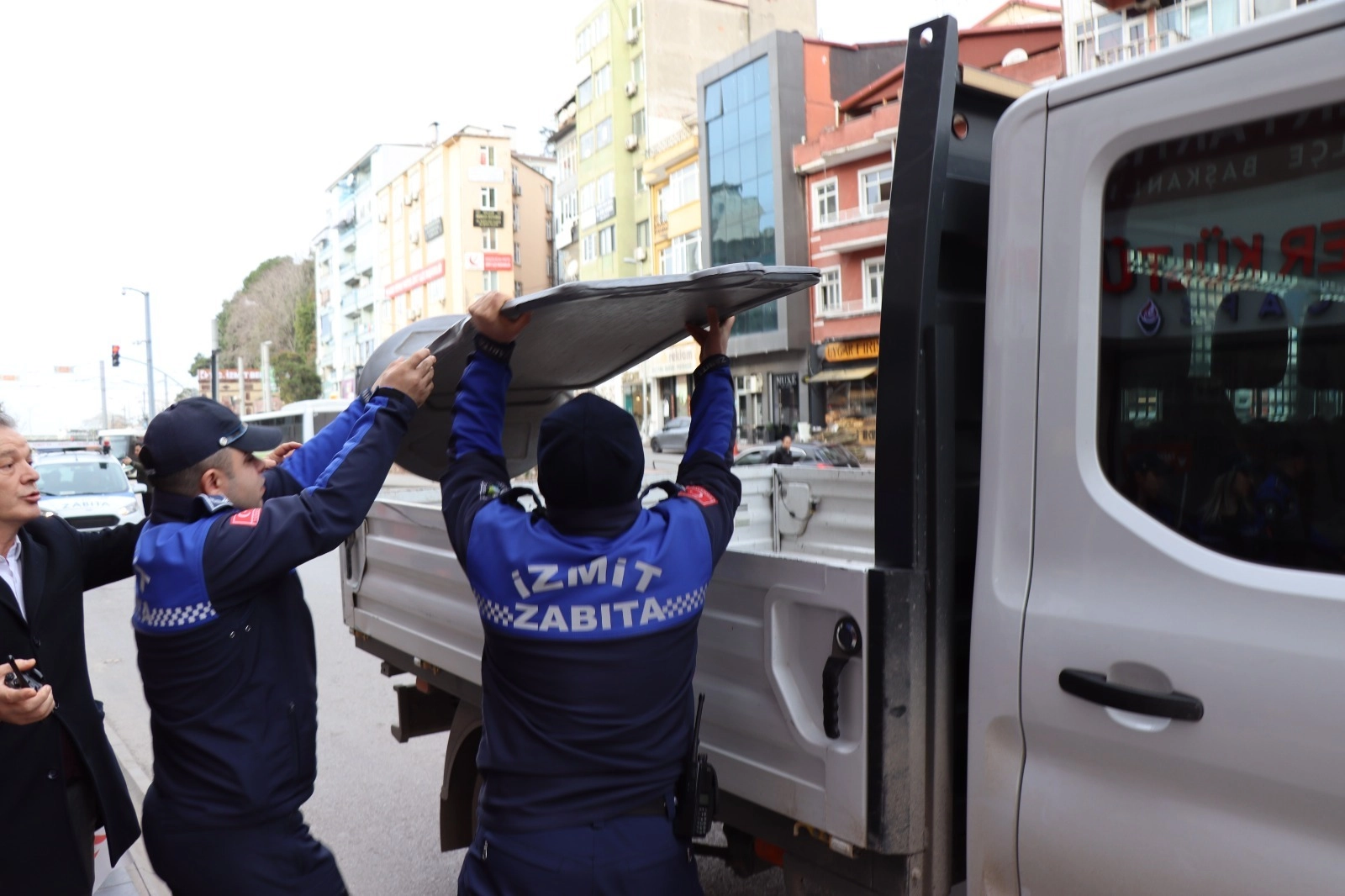 İzmit&rsquo;te kamu alanı işgallerine sıkı denetim