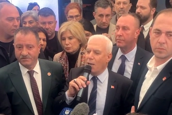 Bursa'da Başkan Bozbey'e &ccedil;irkin saldırı! Bozbey'e s&ouml;zl&uuml; ve fiziki m&uuml;dahale!