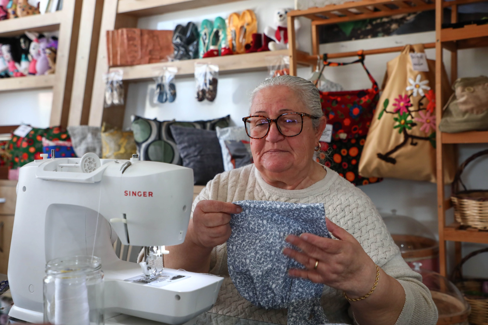 Kadın emeği &uuml;retime, &uuml;retim kazanca d&ouml;n&uuml;ş&uuml;yor