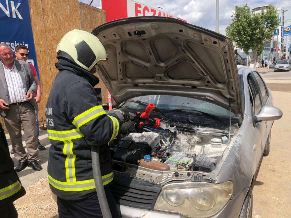 Yangında otomobil kullanılamaz hale geldi 