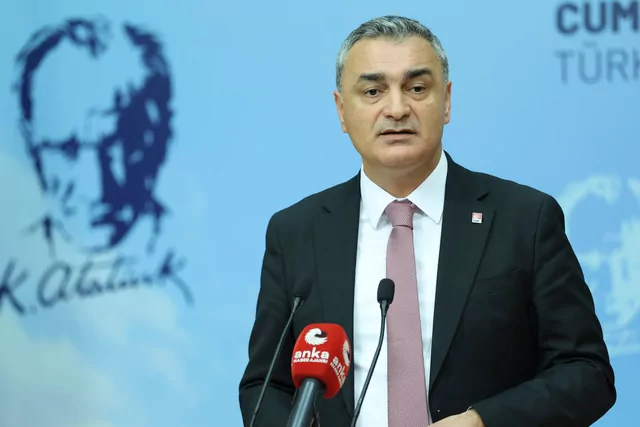 CHP&rsquo;li Sarı&rsquo;dan ekonomi ve siyaset g&uuml;ndemine sert eleştiriler... Erken yerel se&ccedil;im &ccedil;ağrısı yaptı