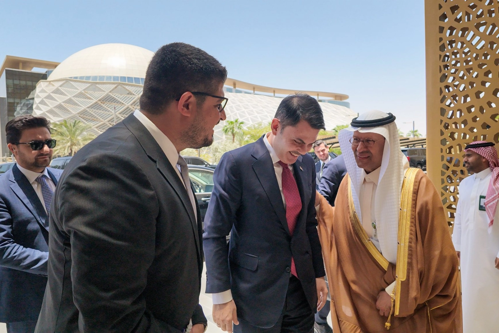 Bakan Kurum, Suudi Arabistan Enerji Bakanı ile g&ouml;r&uuml;şt&uuml;... COP31 ve enerji d&ouml;n&uuml;ş&uuml;m&uuml; masaya yatırıldı