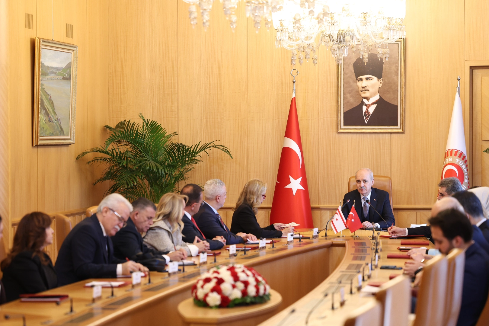 Numan Kurtulmuş, KKTC-T&uuml;rkiye Parlamentolar Arası Dostluk Grubu'nu kabul etti