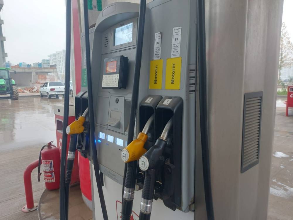 Petrol d&uuml;şt&uuml;, Benzin ve motorine indirim geliyor! 