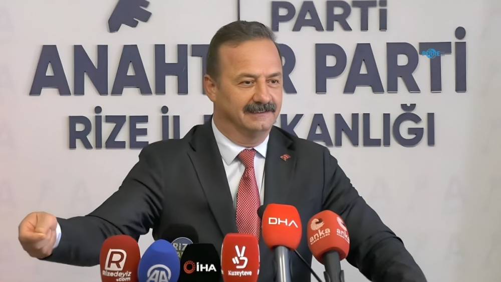 Ağıralioğlu&rsquo;ndan &lsquo;&Ccedil;er&ccedil;eve Yasa&rsquo;ya sert tepki: &lsquo;&Ouml;calan K&uuml;rtlerin temsilcisi değildir&rsquo; 
