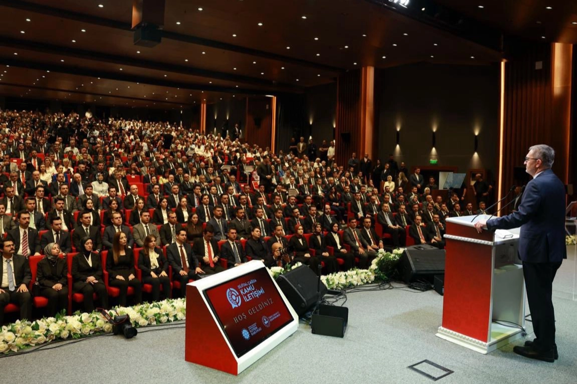 Kamu iletişiminde dijital d&ouml;n&uuml;ş&uuml;m ve yapay zek&acirc; vurgusu