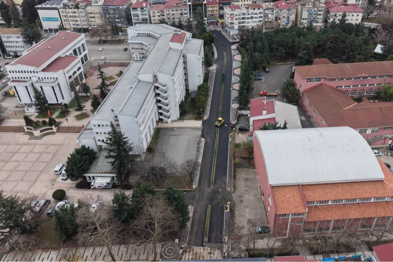 Trabzon B&uuml;y&uuml;kşehir caddeleri yenilemeyi s&uuml;rd&uuml;r&uuml;yor&nbsp;