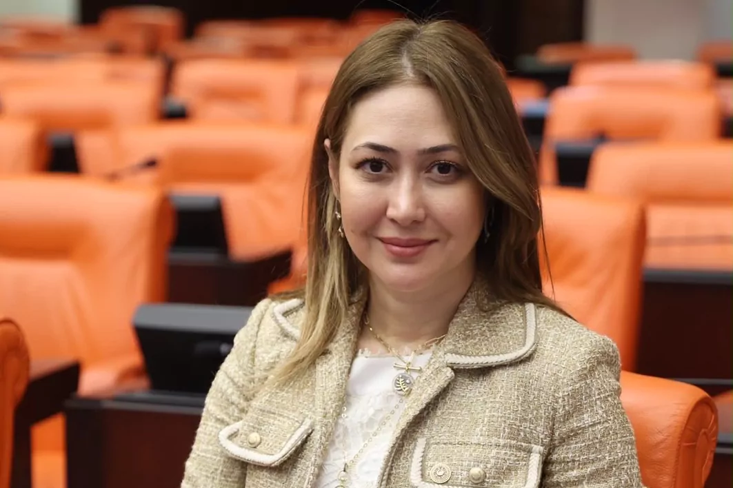 MHP&rsquo;li Zuhal Karako&ccedil; trafik kazasında yaralandı! Ankara&rsquo;da ameliyat edildi