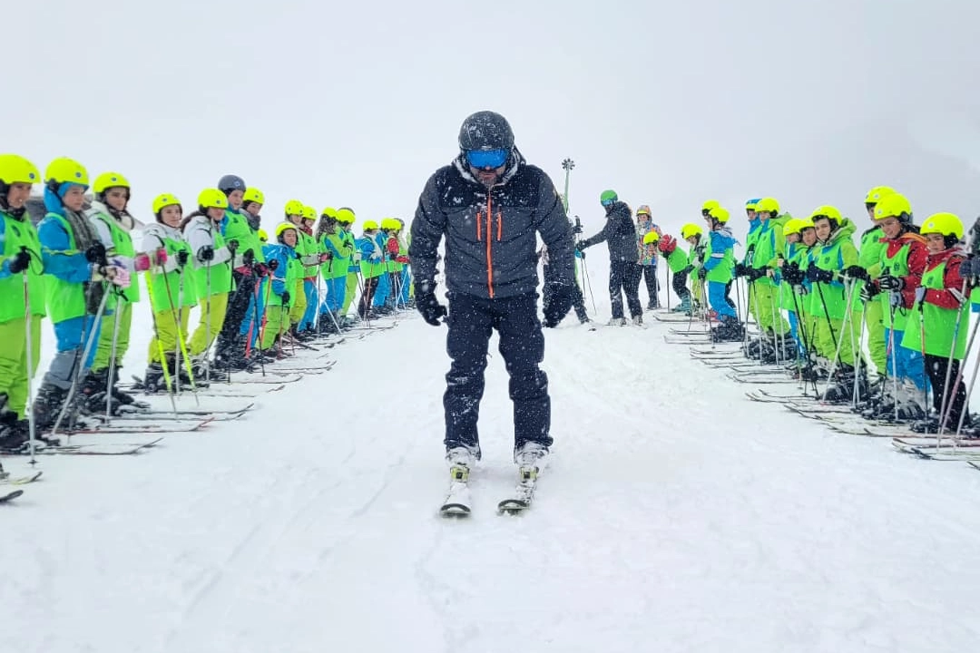 Bursa'da &ouml;ğrencilerin kayak keyfi