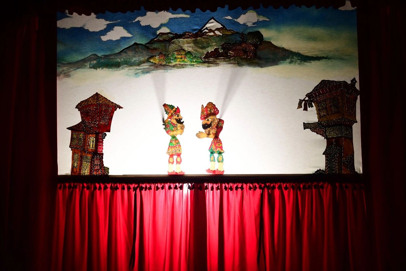 Bursa Osmangazi&rsquo;de Karag&ouml;z perdesi &ccedil;ocuklar i&ccedil;in a&ccedil;ıldı