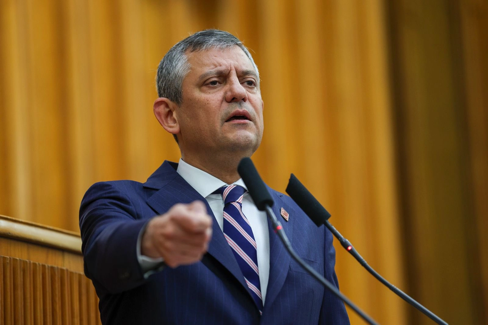 &Ouml;zg&uuml;r &Ouml;zel: Cesaretiniz varsa &ccedil;ıkın karşımıza... Sandıkta nefes var