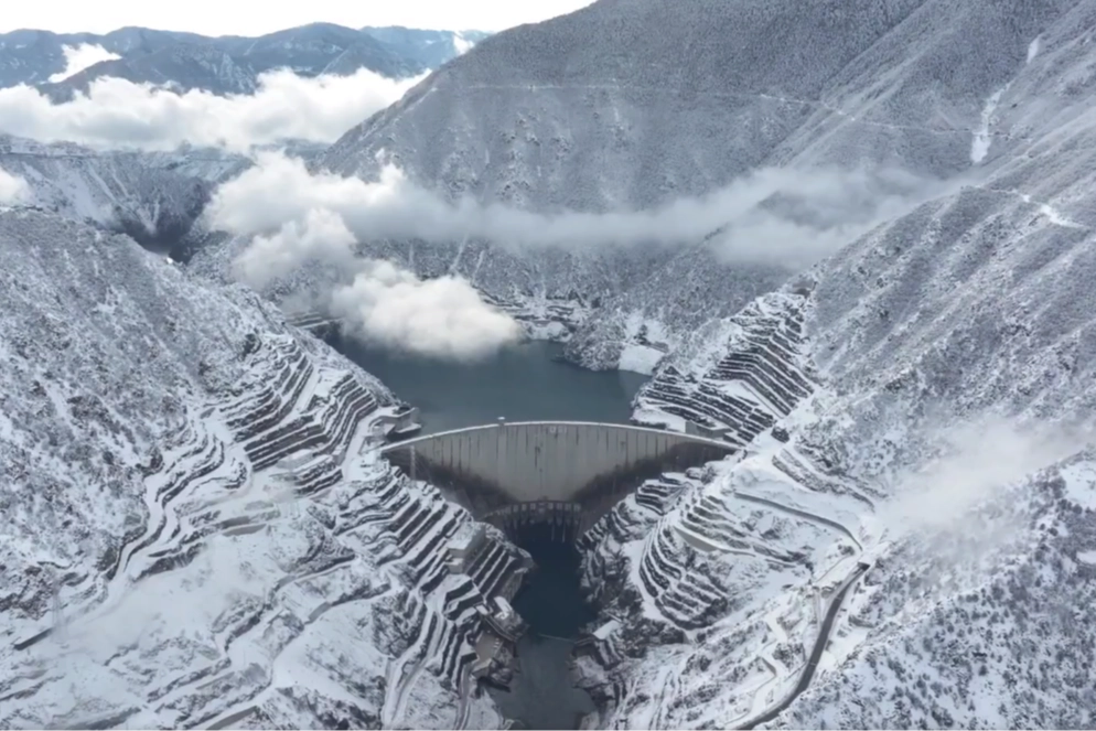 DSİ: Deriner Barajı 2025&rsquo;te rekor elektrik &uuml;retti