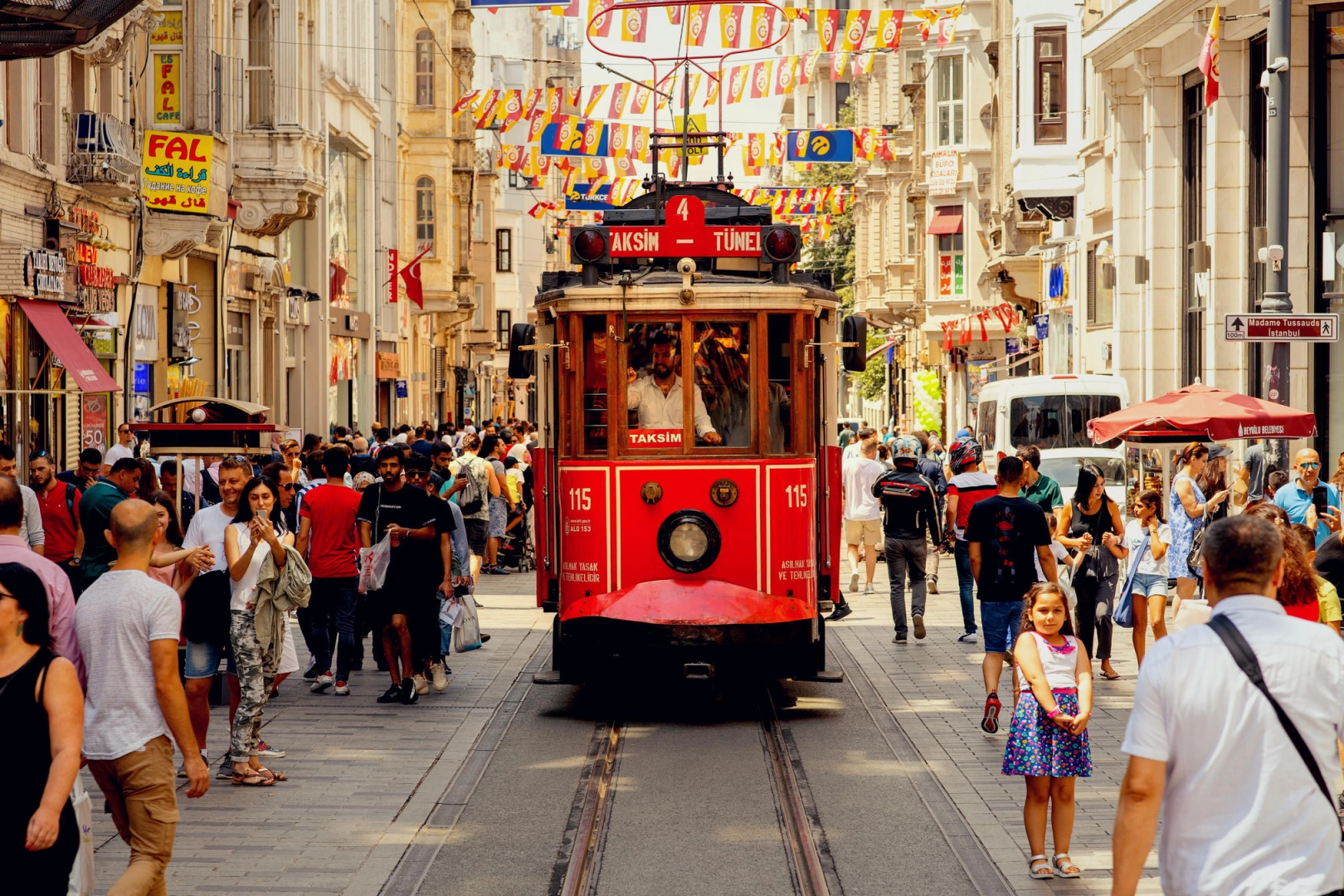 2025'te 2,4 milyon kişi iller arasında g&ouml;&ccedil; etti... İstanbul en fazla g&ouml;&ccedil; alan ve veren il oldu