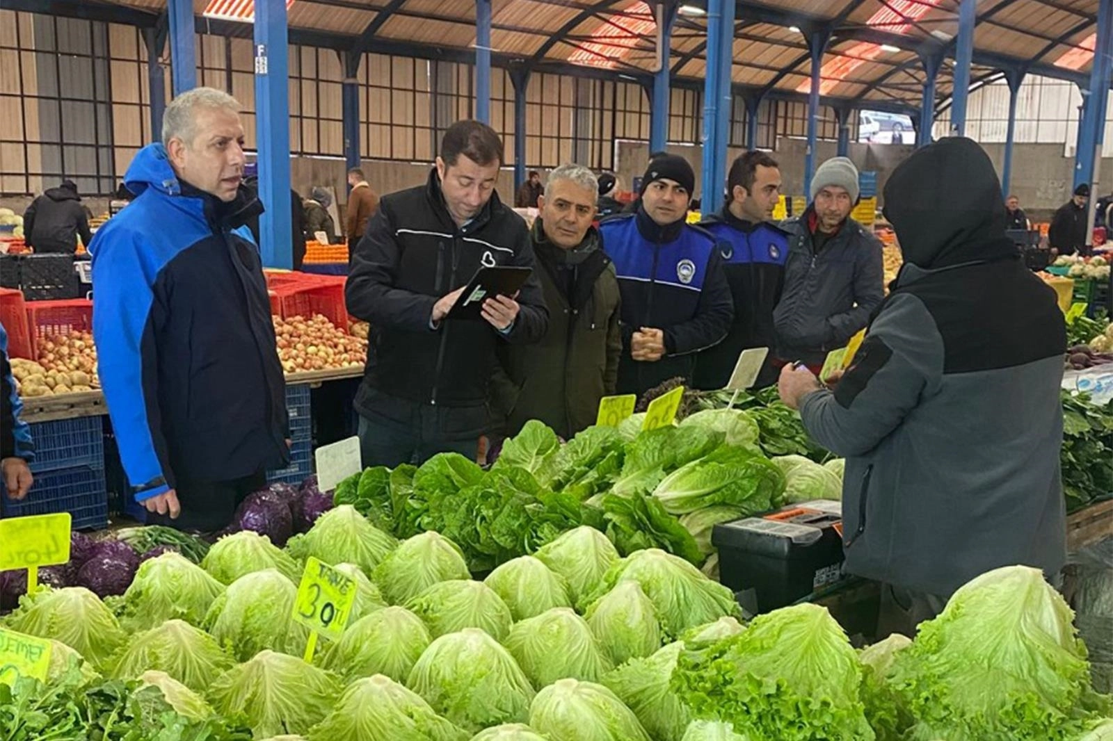 Balıkesir&rsquo;de pazar yerleri hizmete uygun hale getiriliyor