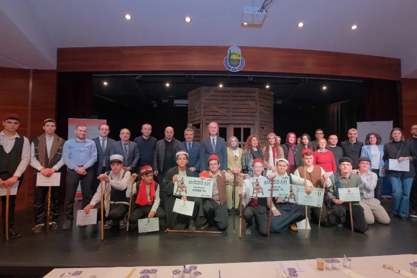 Bursa İneg&ouml;l&rsquo;de gen&ccedil; meddahlar sahne aldı