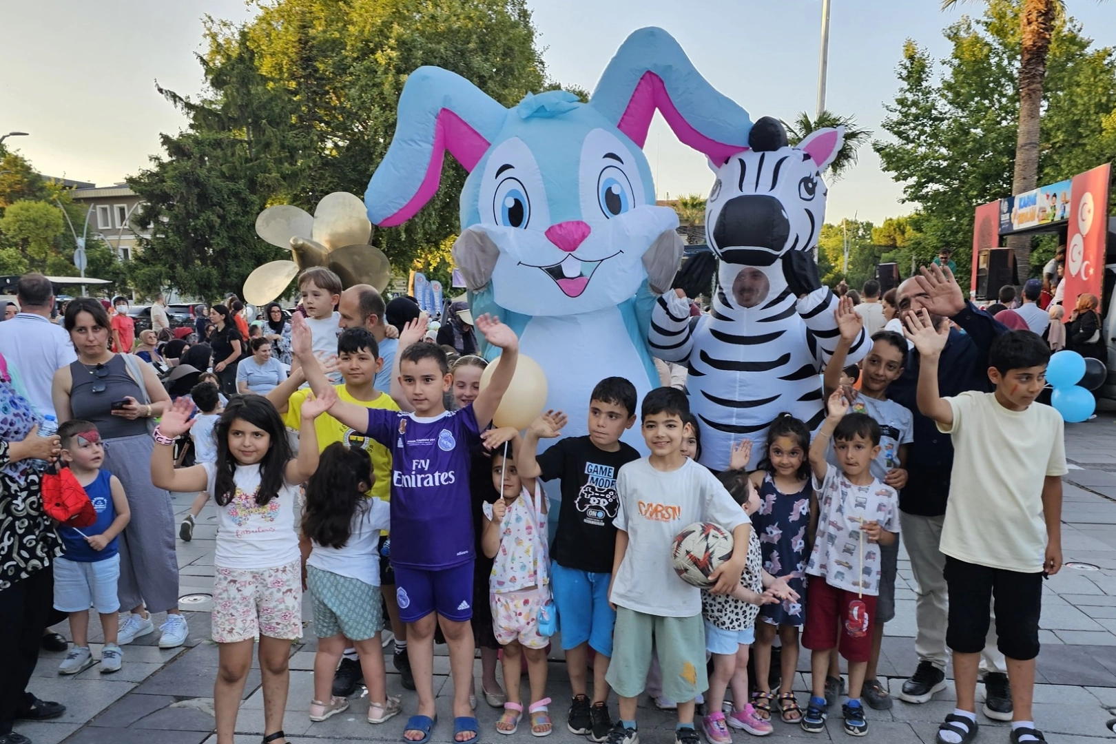 Kocaeli G&ouml;lc&uuml;k&rsquo;te &ccedil;ocuklar i&ccedil;in &ccedil;ifte şenlik