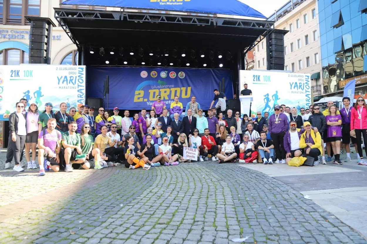 Ordu Yarı Maratonu'nda şampiyonlar &ouml;d&uuml;llerini aldı
