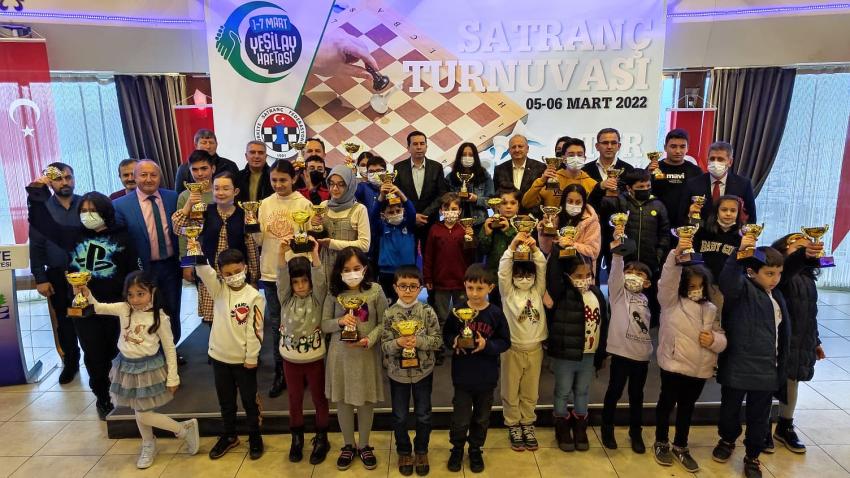 Satranç Ustası Gençler Ünye Belediyesi'nin Turnuvasında Buluştu
