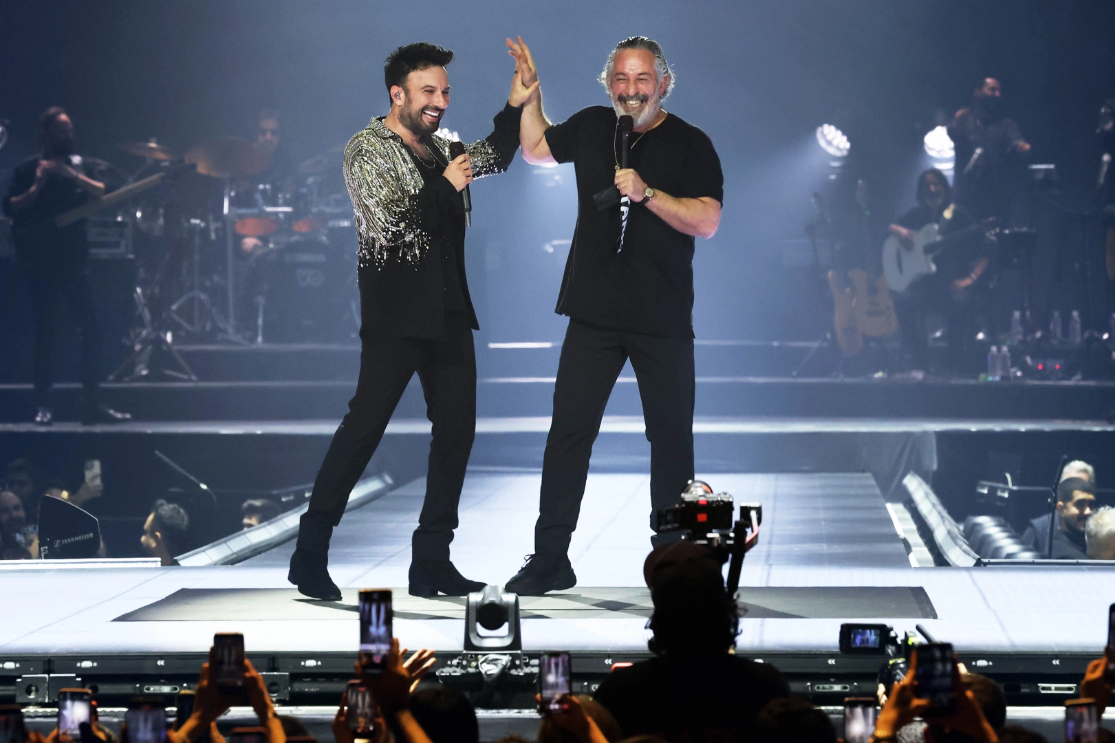 Tarkan ve Cem Yılmaz'dan efsane d&uuml;et