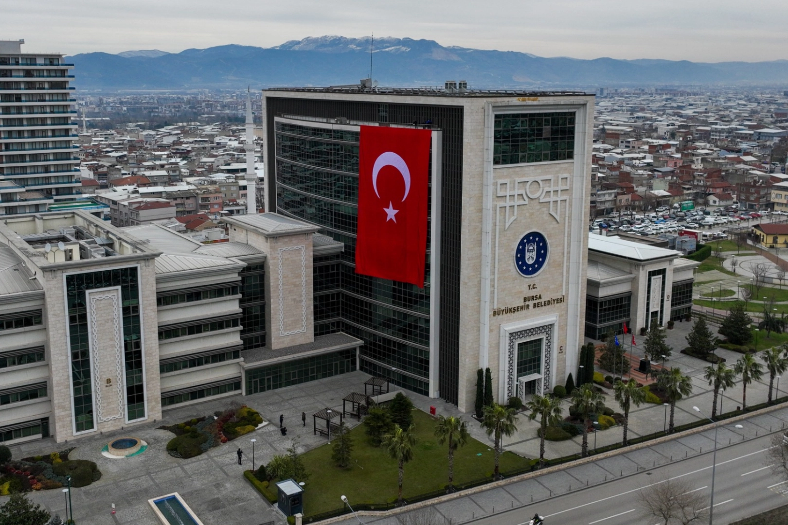 Bursa B&uuml;y&uuml;kşehir, şehri T&uuml;rk bayraklarıyla donatıyor