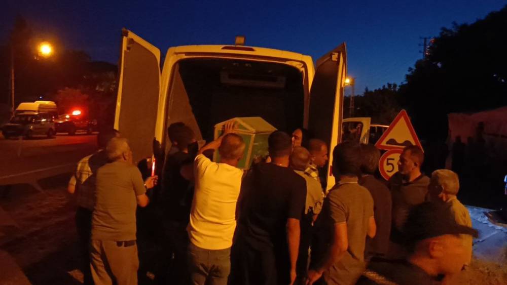 Devrilen otomobilin sürücüsü öldü, eşi ağır yaralandı  - Videolu Haber