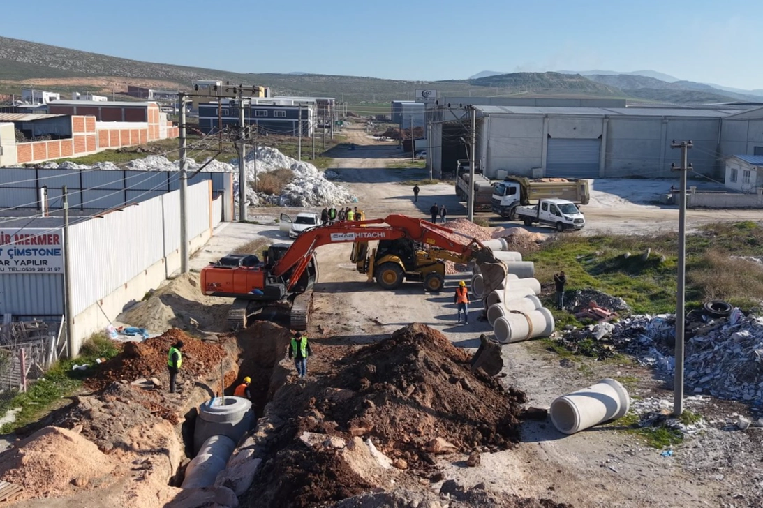 Manisa'da Karaosmanoğlu Sanayi Sitesi&rsquo;nin &ccedil;eyrek asırlık altyapısı &ccedil;ilesi son buluyor