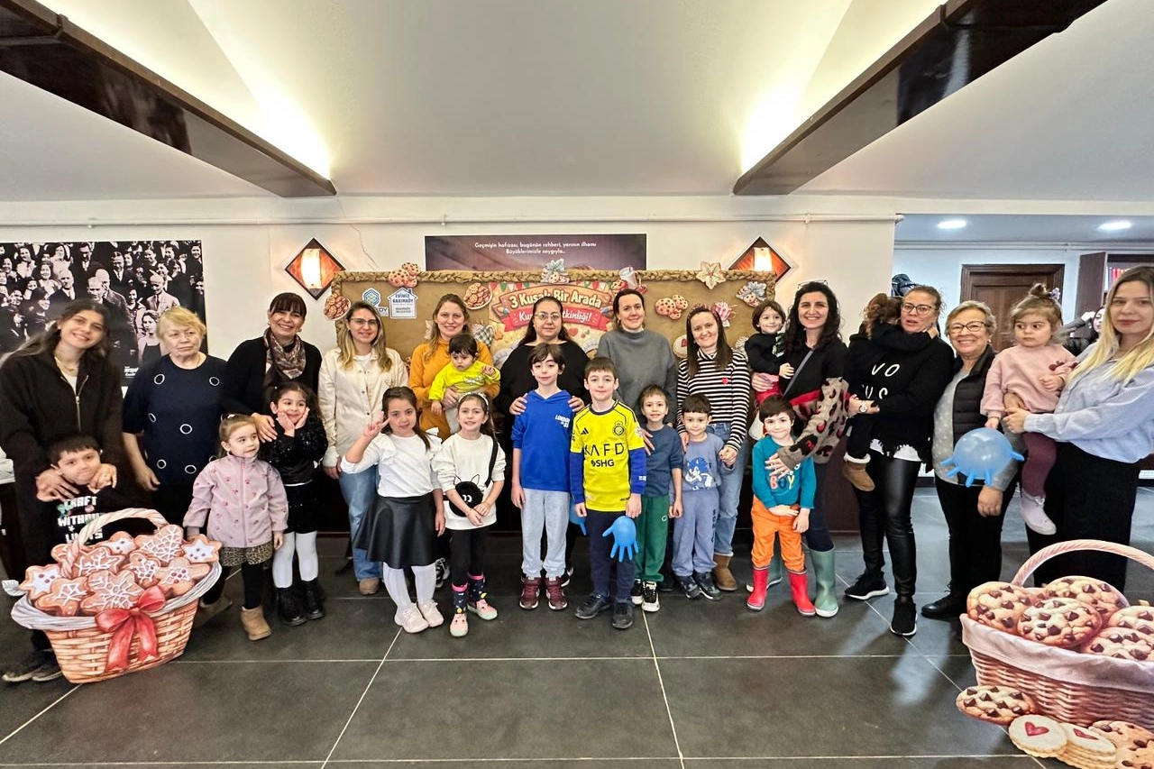 İstanbul Bakırk&ouml;y'de kuşakları buluşturan kurabiye etkinliği