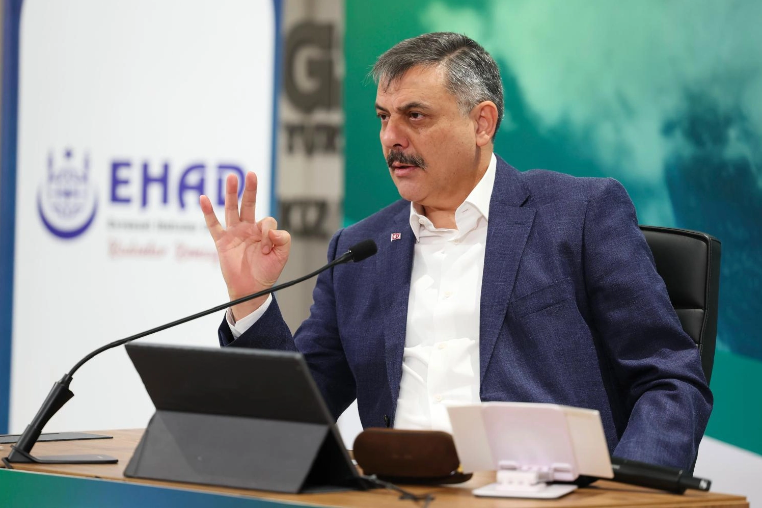 Bakan &Ccedil;ift&ccedil;i, hafızlarla &ldquo;İhy&acirc; ve İnş&acirc; Kampı&rdquo; kapanışında buluştu