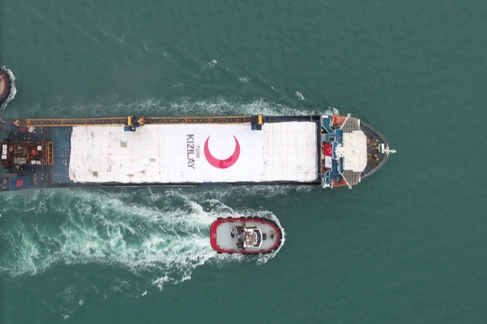 T&uuml;rk Kızılay 20. yardım gemisini Gazze'ye uğurladı