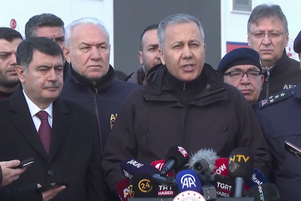 Bakan Yerlikaya olay yerinden a&ccedil;ıkladı... Ses kayıt cihazı ve kara kutu &ccedil;ıkarıldı