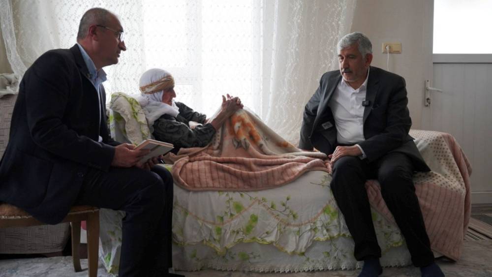 105 yaşındaki Hanım Orman, T&uuml;rkiye&rsquo;nin en yaşlı AK Parti &uuml;yesi oldu 