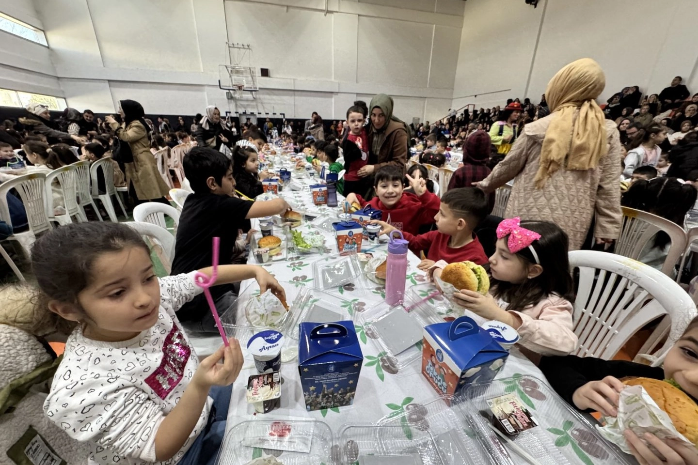 &Ccedil;orum Belediyesi&rsquo;nden &ccedil;ocuklara &ouml;zel tekne orucu iftarı