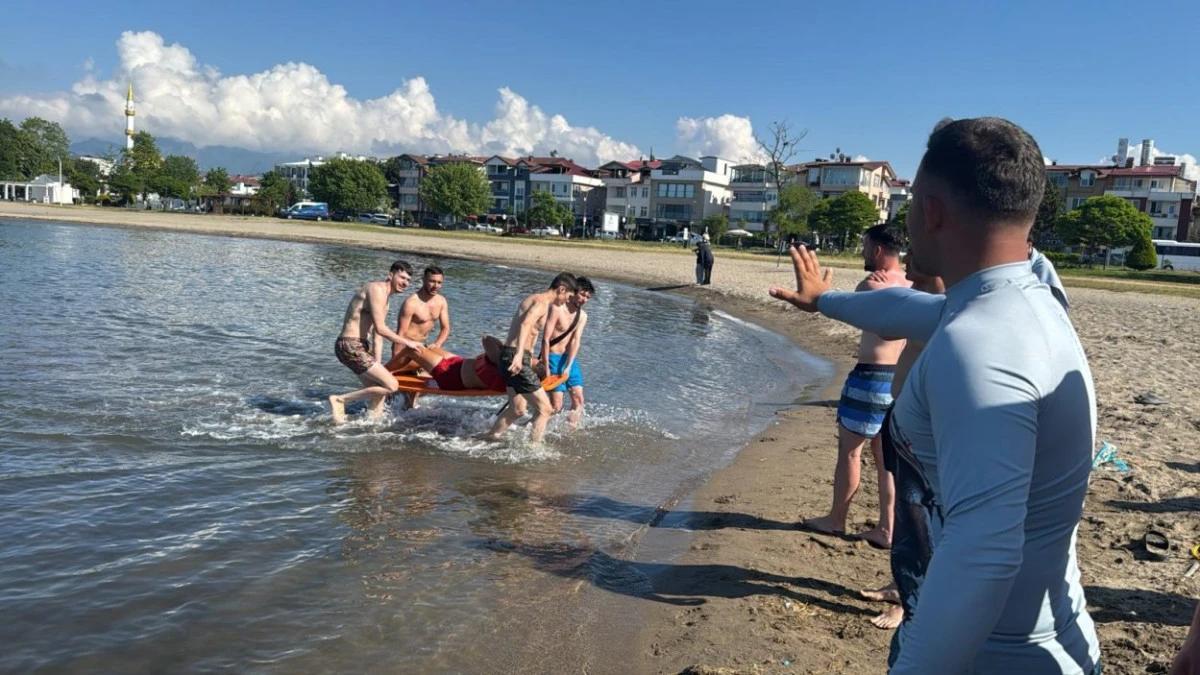 27 PLAJDA G&Uuml;VENLİĞİ SAĞLAYACAK OLAN 120 PERSONELE CANKURTARAN EĞİTİMLERİ VERİLDİ
