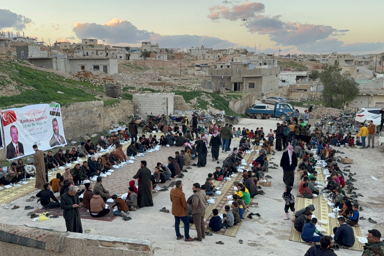 Konya, Suriye'nin &uuml;&ccedil; şehrinde sofra kuruyor