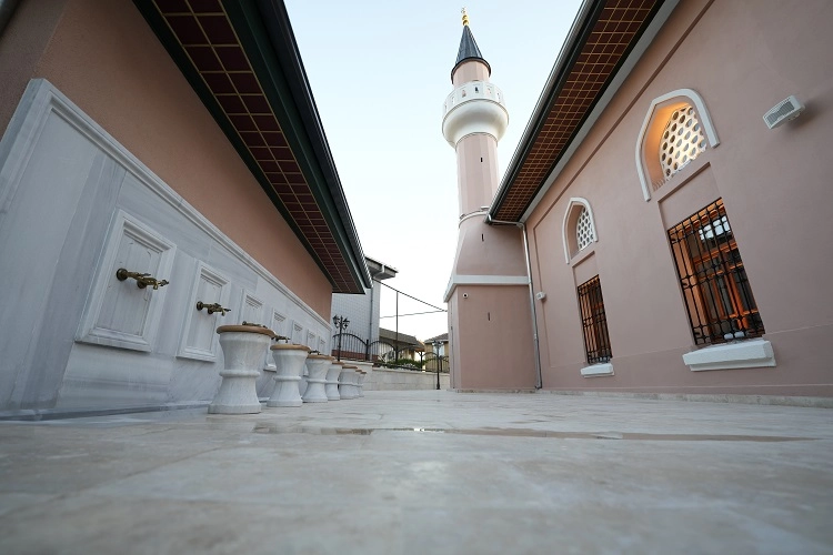4 asırlık cami ibadete a&ccedil;ıldı