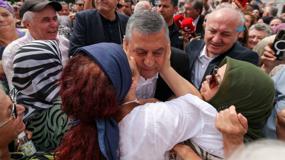 &Ouml;zg&uuml;r &Ouml;zel&rsquo;den emekli maaşı değerlendirmesi: &lsquo;8 &ccedil;eyrek altından 2 &ccedil;eyreğe d&uuml;şt&uuml;&rsquo;  