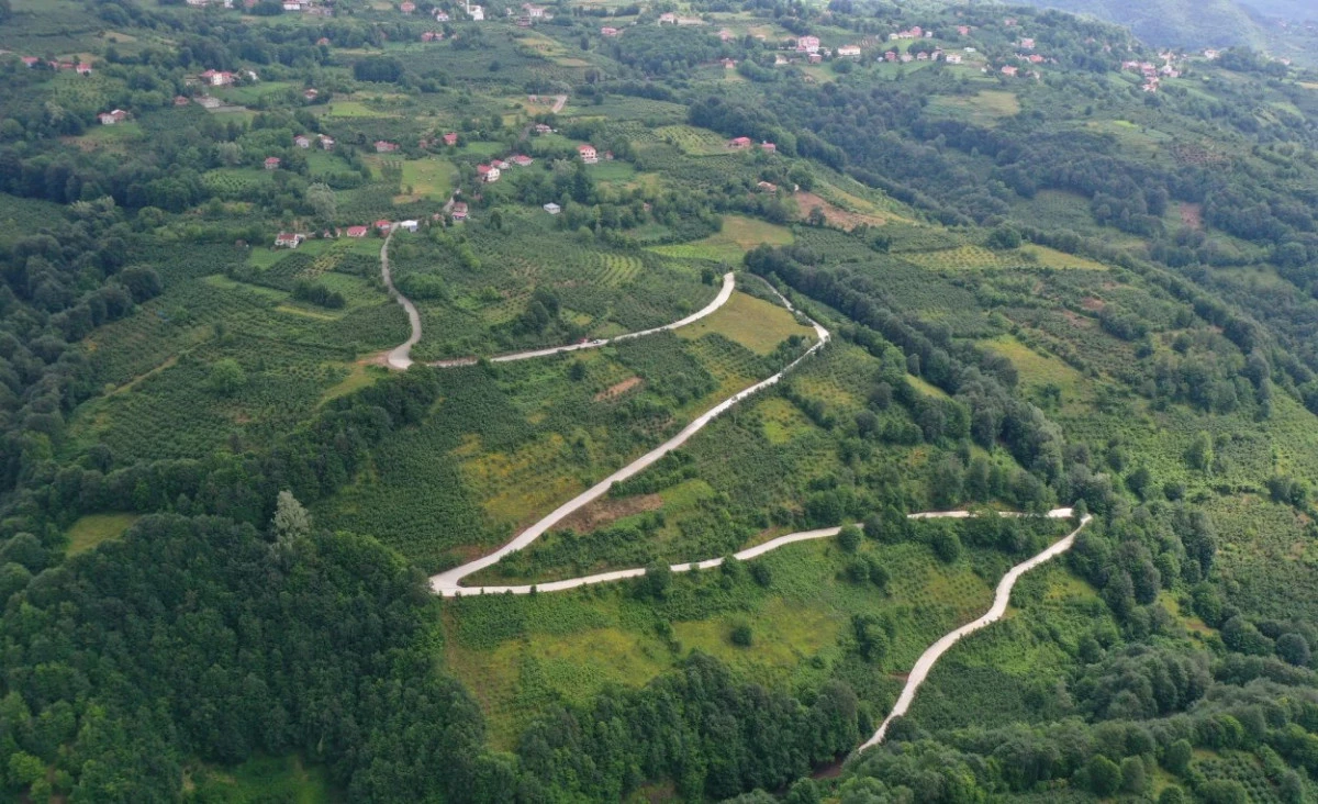 AKKUŞ&rsquo;TA 7,5 KM&rsquo;LİK GRUP YOLUNA BETON KONFORU
