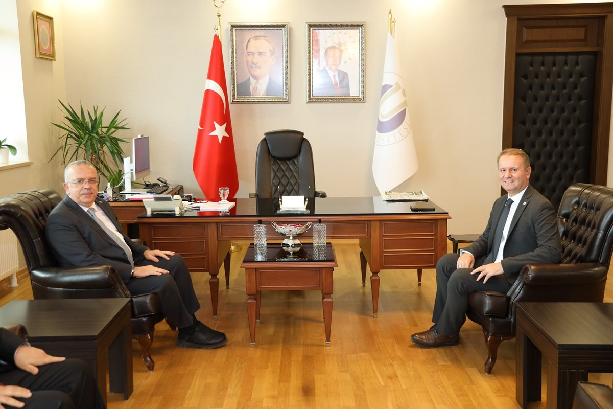 Amasya Üniversitesi Rektörü Turabi’den Rektör Baş’a Ziyaret