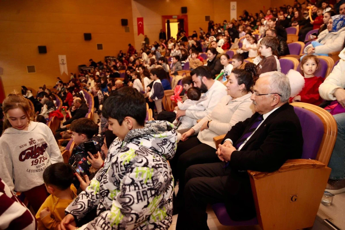 BAŞKAN G&Uuml;LER DURMUYOR 