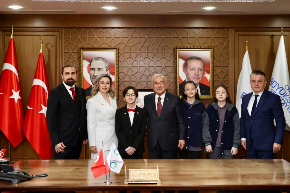 BAŞKAN G&Uuml;LER, KOLTUĞUNU MİNİK BAŞKAN DAĞHAN &Ouml;ZT&Uuml;RK&rsquo;E DEVRETTİ 