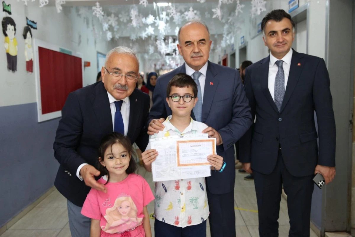 BAŞKAN GÜLER ÖĞRENCİLERİ YALNIZ BIRAKMADI